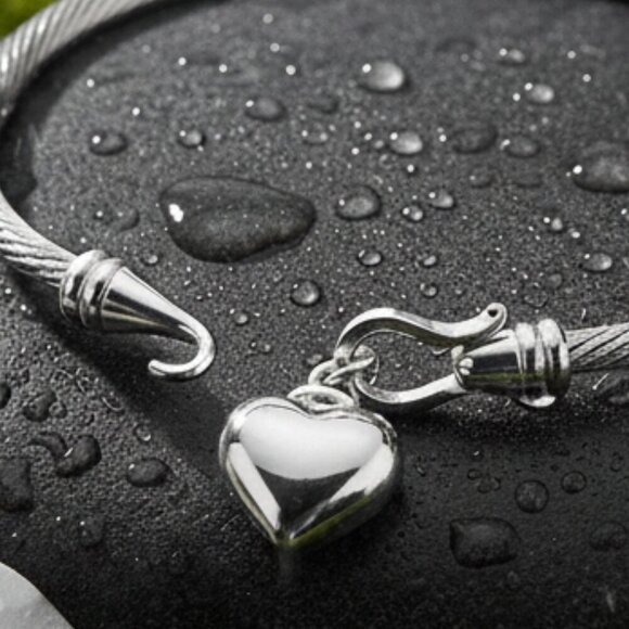 🆕️Cable Bangle Bracelet with Heart Charm 18K White Gold Plated Stainless Steel - Picture 7 of 9